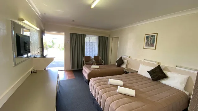 جناح عائلي، Sapphire City Motor Inn Inverell 2/9