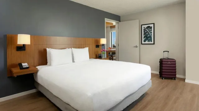 جناح بسرير كينج بغرفة نوم واحدة مع أريكة، HYATT PLACE SAN JUAN/CITY CENTER 1/5
