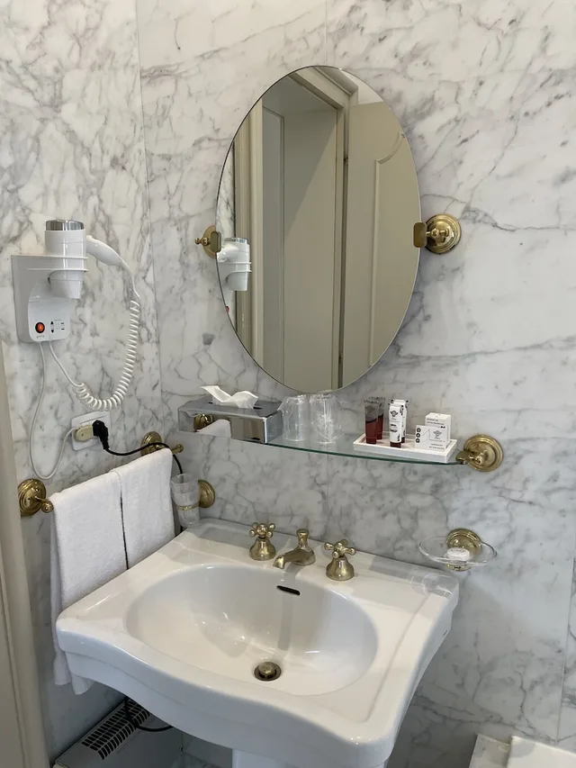 غرفة قياسية بسرير مزدوج بإطلالة على البحيرة، Palace Grand Hotel Varese 8/8