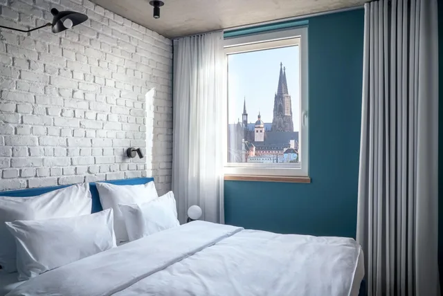 غرفة بسرير مزدوج بإطلالة، URBAN LOFT Cologne 1/4