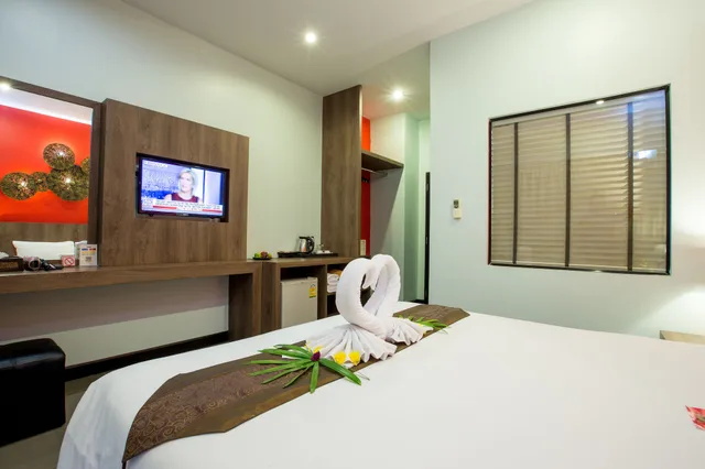 Standard Room, YouDee Hotel Patong 4/6