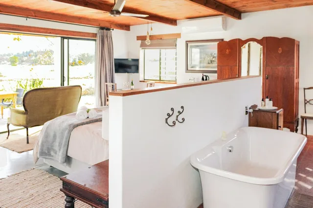 Cottage, King Bed, Duikersdrift Winelands Country Escape 8/9