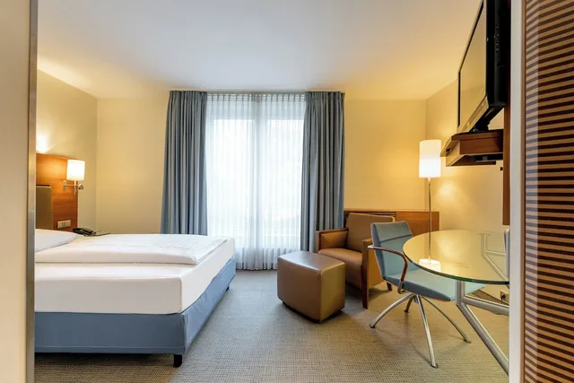 Privilege, Double Bed, Mercure Hotel Munchen Airport Freising 2/4