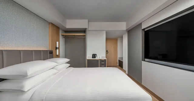 Room, Queen Bed, Grand Hamamatsu 1/10