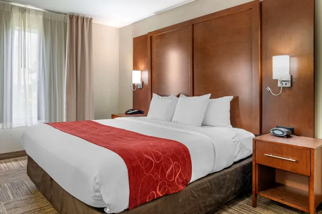 جناح، Comfort Suites Urbana Champaign University Area 1/4