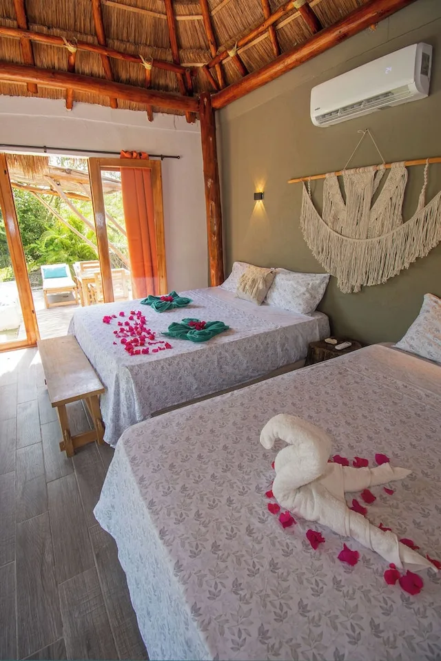 غرفة قياسية ثلاثية بسرير كوين وسرير فردي، Santuario Beach Hostel 4/6