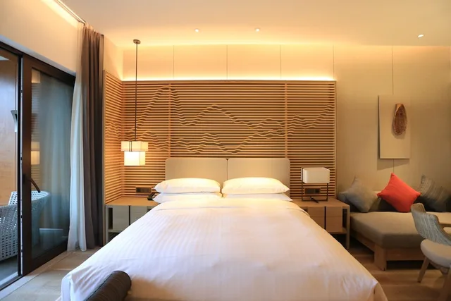 غرفة ديلوكس بسرير كينج بإطلالة جزئية على البحر، Shenzhen Marriott Hotel Golden Bay 1/7
