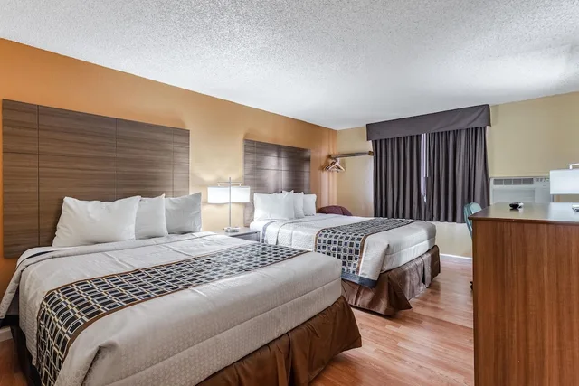 غرفة قياسية بسريرين كوين، Rodeway Inn Farmingtonn, NM 1/2