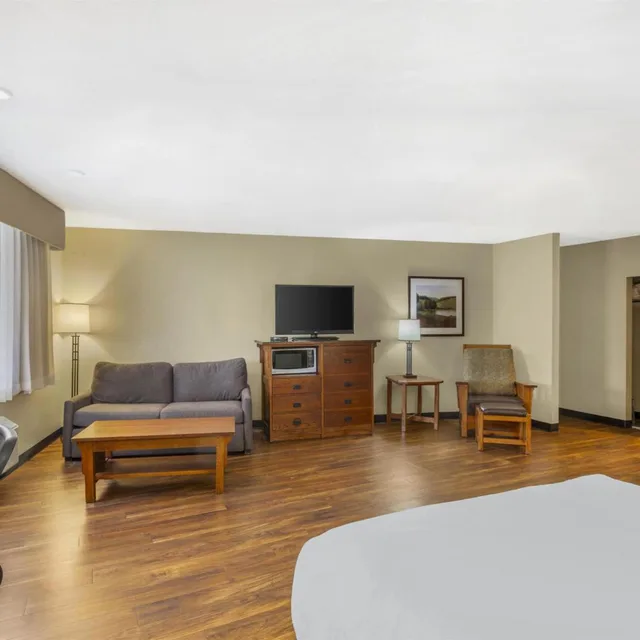 غرفة بسريرين كوين مع أريكة، Best Western Plus High Country Inn 5/8