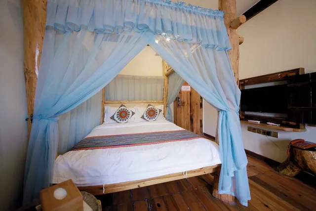 Romantic, Queen Bed, Mountain View, Xiangxi Dreamweaver Inn 3/6