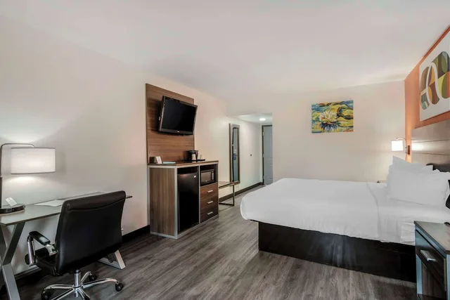 غرفة قياسية بسرير كينج، Best Western Statesville Inn 7/9
