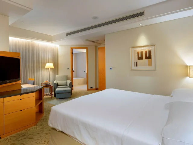 غرفة ديلوكس بسرير كينج، Windsor Hotel Taichung 1/4