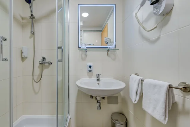 غرفة كلاسيكية بسريرين منفصلين بإطلالة على البحر، Hotel Pax 5/6