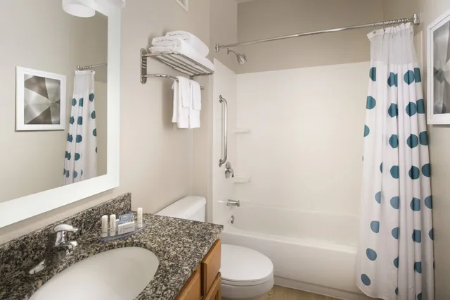 جناح بسرير كوين بغرفة نوم واحدة مع أريكة، TownePlace Suites by Marriott Albuquerque Airport 7/10