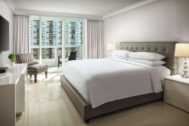 3 Bedrooms, Condo, Doubletree By Hilton Grand Hotel Biscayne Bay 1/5
