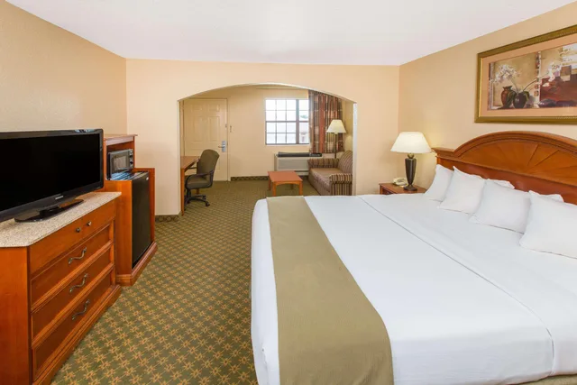 جناح بسرير كينج، Days Inn by Wyndham Lonoke 1/3