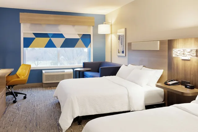 Suite, 2 Queen Beds, Accessible, Holiday Inn Express Plainwell by IHG 2/6