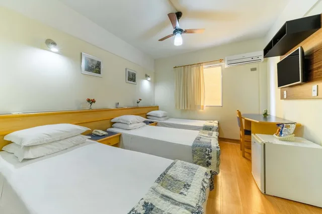 غرفة قياسية ثلاثية بسرير مزدوج وسرير فردي، Itapetinga Hotel 4/10