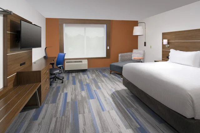Standard, Queen Bed, Holiday Inn Express And Suites Altoona I 99 5/9