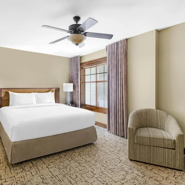 جناح ديلوكس بسرير كينج بغرفة نوم واحدة، Bluegreen Vacations Paradise Point, Ascend Resort Collection 1/6