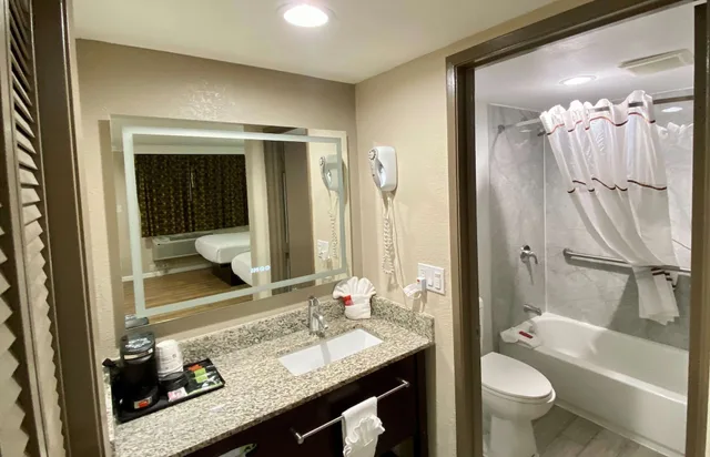 غرفة قياسية بسريرين كوين في الطابق الأرضي، SureStay Hotel by Best Western Santa Cruz 3/6