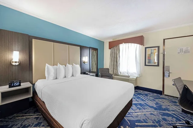 غرفة قياسية بسرير كوين، Best Western Franklin Inn 2/6