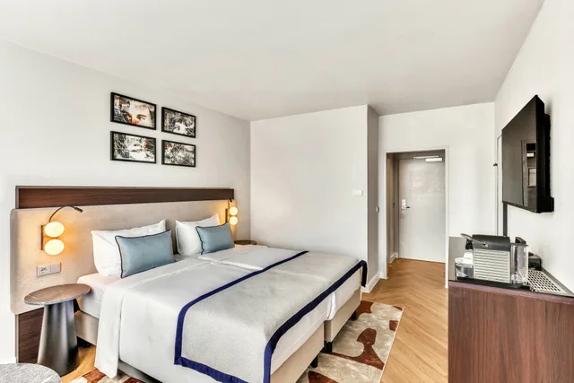 Superior, Double Bed, Leonardo Hotel Hannover Medical Park 2/10