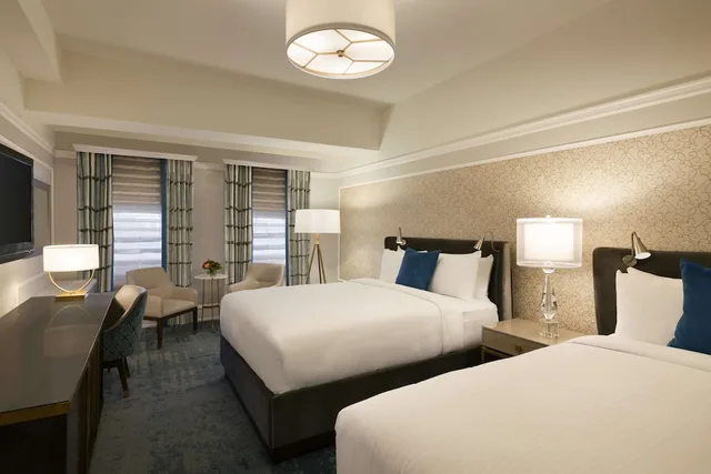 Fairmont, 2 Double Beds, City View، Fairmont Empress Hotel 2/6