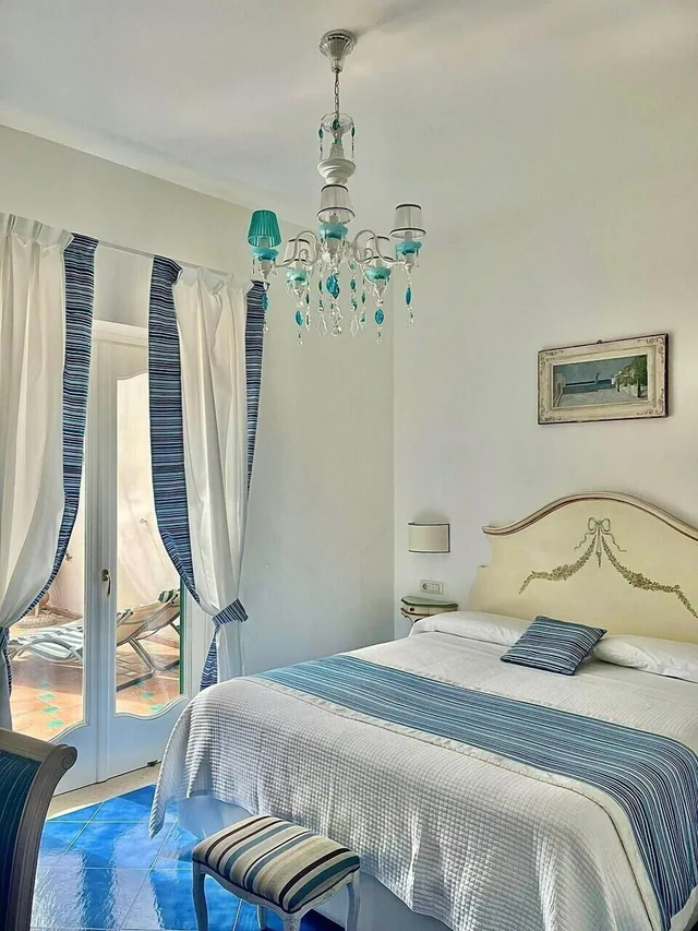 غرفة ديلوكس بسرير مزدوج بشرفة، Villa Delle Palme Hotel 2/4