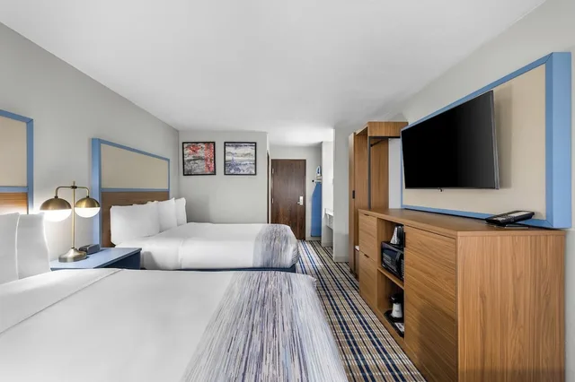 غرفة بسريرين كوين، AmericInn by Wyndham Delafield 2/10