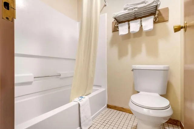 جناح بسريرين كوين، Rodeway Inn Blair NE 2/2