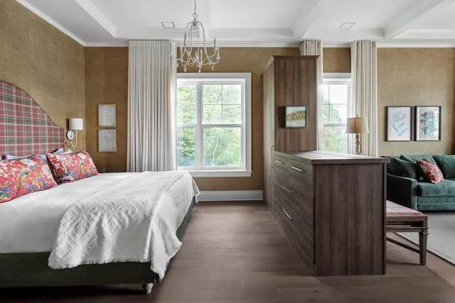 Luxury, King Bed, Lake Side، Manoir Hovey 2/3