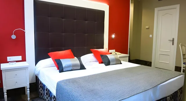 غرفة ثلاثية، Hotel Catedral 1/1