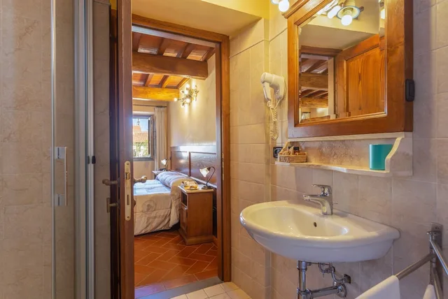 غرفة قياسية ثلاثية بسرير مزدوج وسرير فردي، Palazzo Graziani 2/4