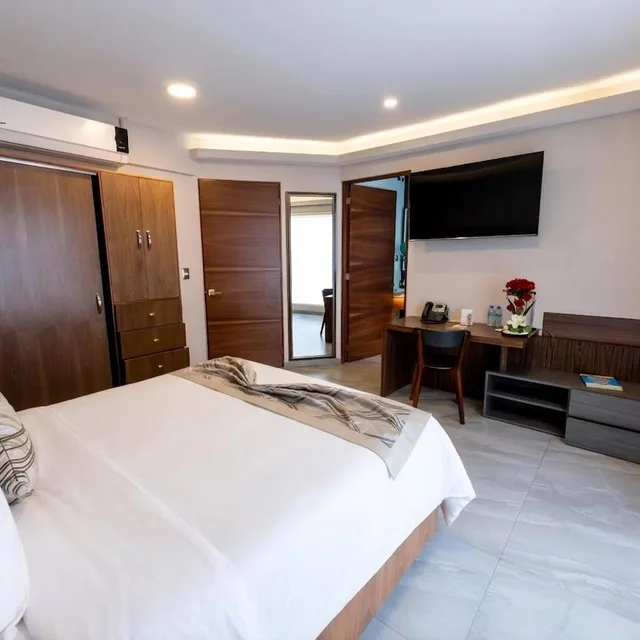 جناح تنفيذي، J. Towers Hotel Suites 4/10