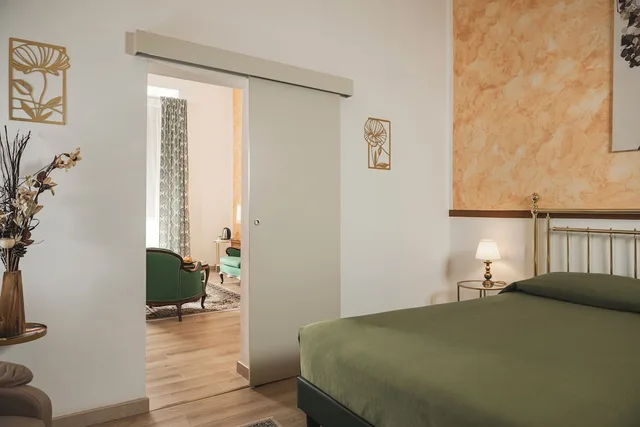 جناح بسرير كوين، Hotel Roma 1/4