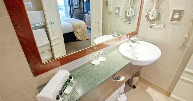 غرفة ديلوكس بسرير كينج، Harbour Heights Hotel 5/10