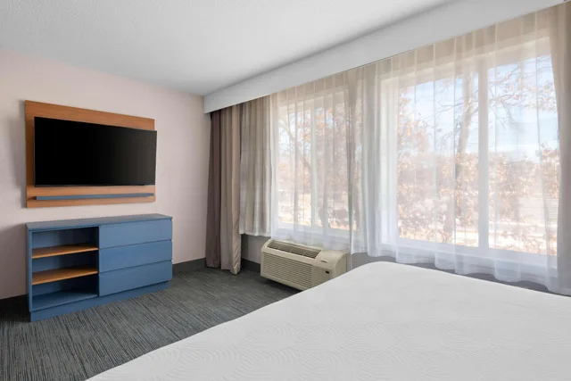 جناح بسرير كوين، Country Inn and Suites by Radisson Coon Rapids MN 3/3