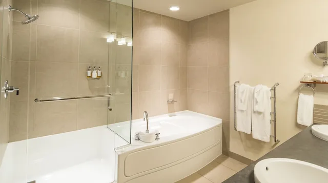 Suite, King Bed, Town View، Sidney Pier Hotel & Spa 5/7