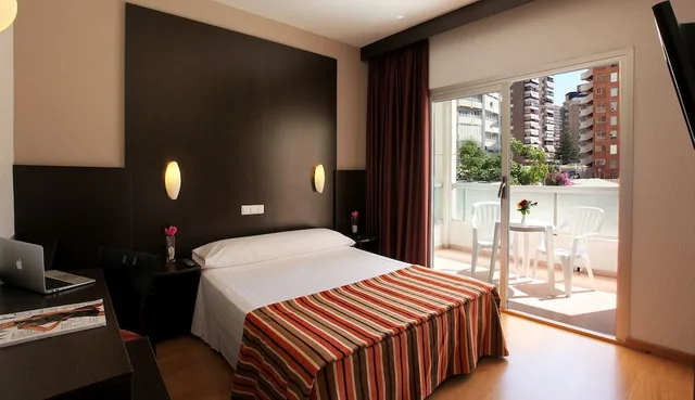 غرفة بسرير مزدوج بإطلالة على المدينة بشرفة، Poseidon Resort 7/9