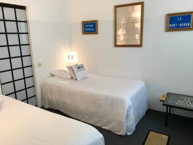 غرفة بسريرين منفصلين بإطلالة على المدينة، Hotel Windsor 2/2