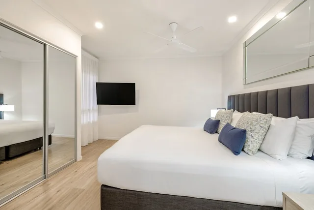 1 Bedroom, Superior, Apartment, King Bed, Mantra Amphora Palm Cove 1/2