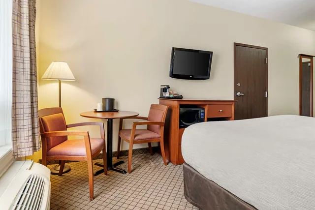 غرفة بسرير كوين لذوي الإعاقة، Quality Inn Airport Dieppe 2/5