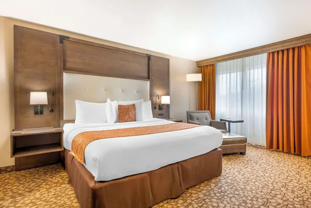 غرفة قياسية كبيرة بسرير كينج، Best Western Plus Mill Creek Inn 2/7