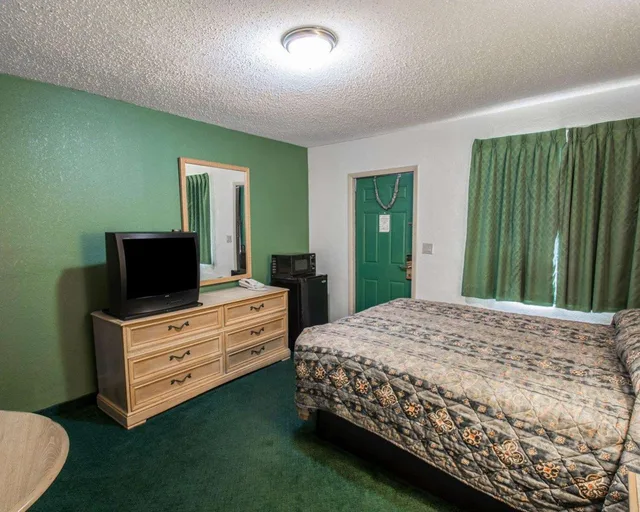 غرفة بسرير كوين للمدخنين، Rodeway Inn Fort Pierce US Highway 1 FL 3/3