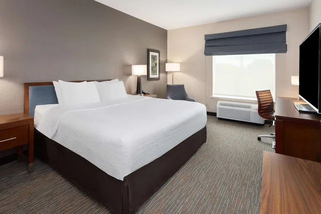 غرفة بسرير كينج بحوض استحمام لذوي الإعاقة، Hampton Inn By Hilton Nashville Airport Century Place 2/5