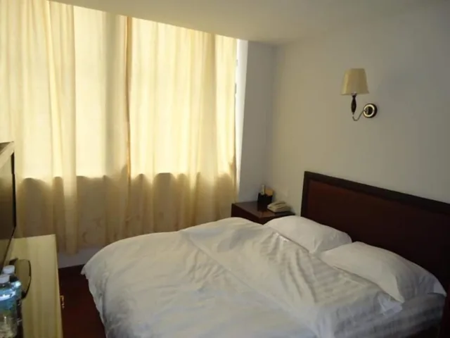 غرفة رباعية بأربعة أسرّة، ADITYA HOTEL 2/3
