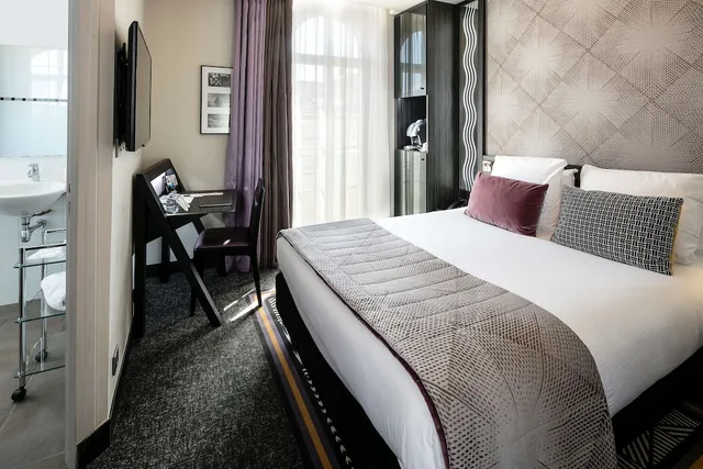 غرفة سوبيريور بسرير مزدوج بإطلالة على المدينة، Hotel Le Mondial, BW Premier Collection 2/8