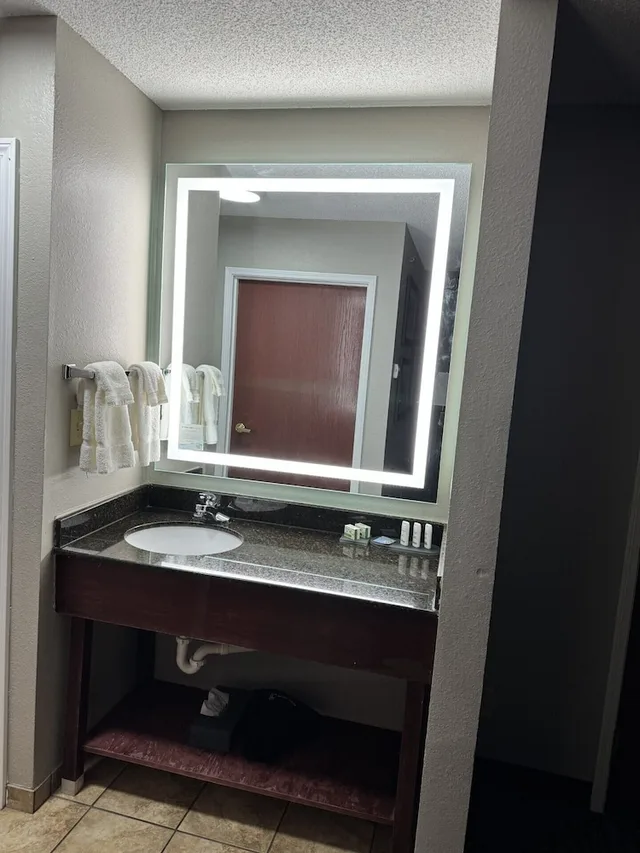 غرفة ديلوكس بسريرين كوين، La Quinta Inn & Suites by Wyndham Louisville East 9/9
