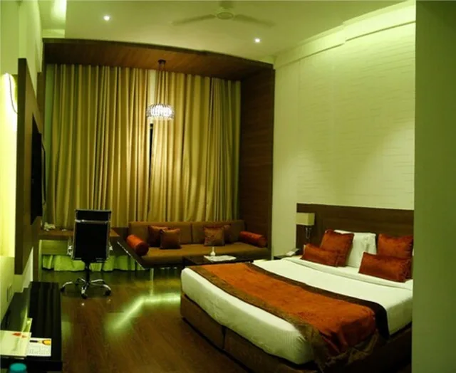 غرفة كلوب بسرير كينج، Centre Point Hotel 2/3